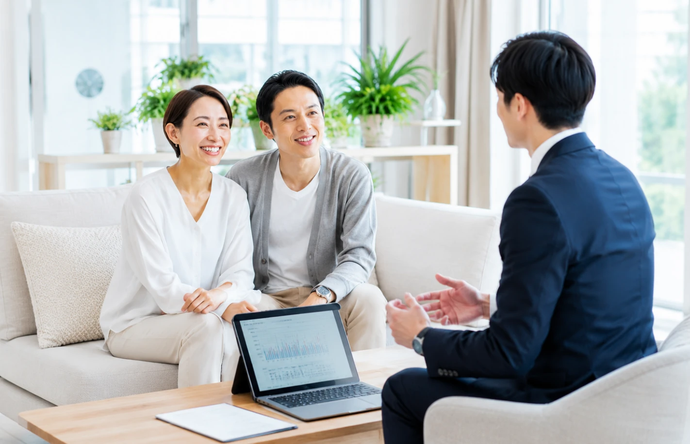 お客様と相談員が打ち合わせをしている様子 イメージ画像