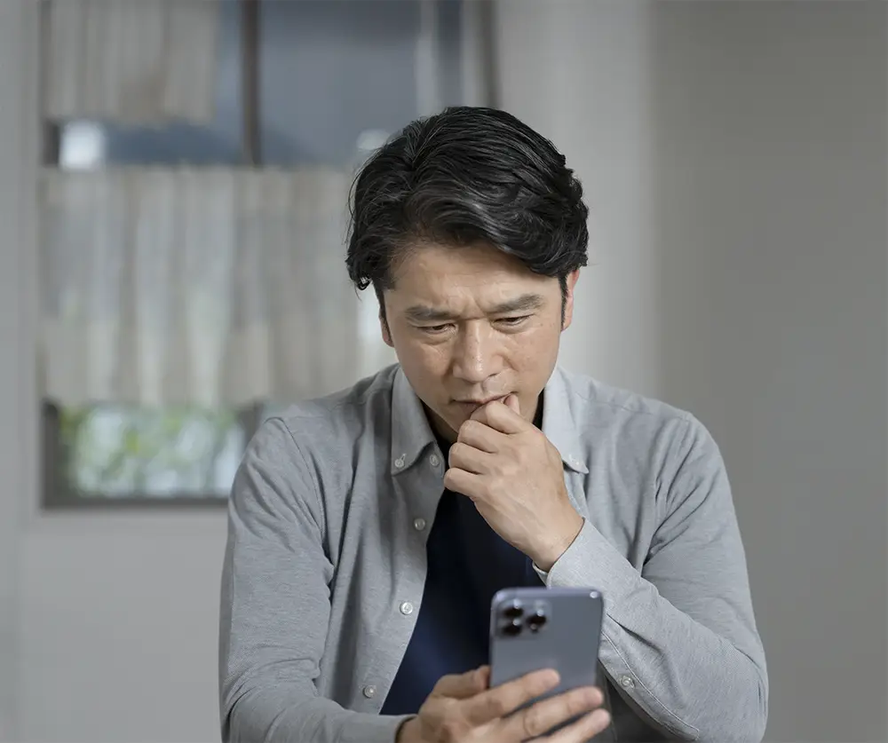 住宅ローン控除や特別控除など、税金の仕組みがよく分からず不安に感じている様子をイメージした画像