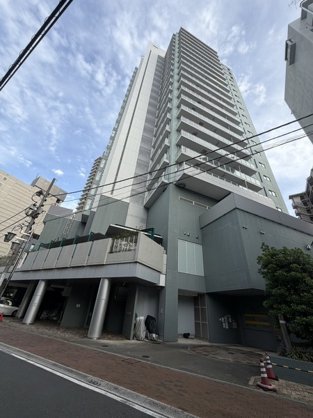 クレッセント三鷹ザ・タワーの外観