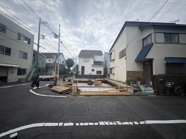 011