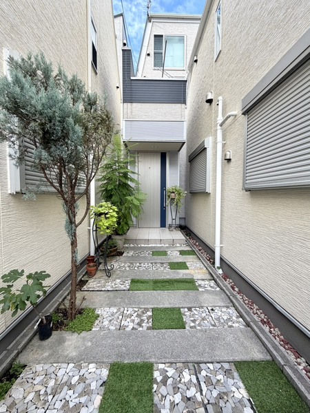 011