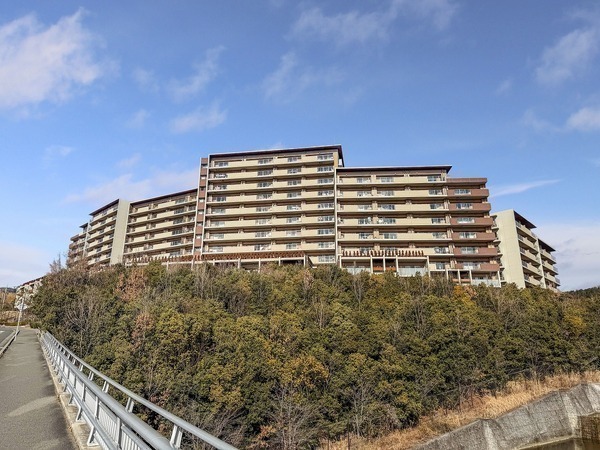 ジオ彩都いぶきの森の外観