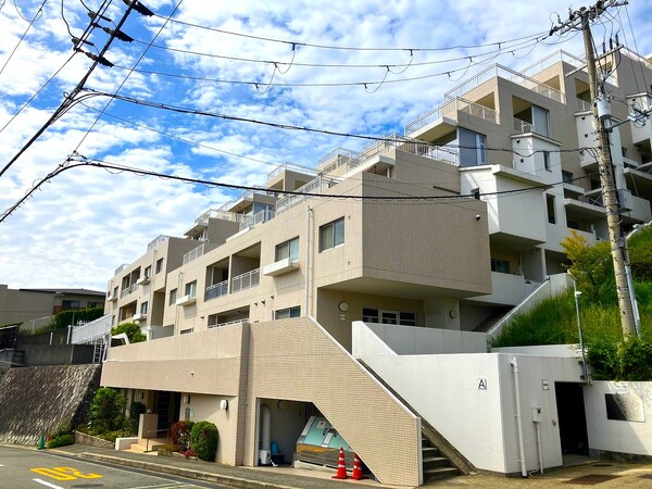 ロイヤルヒルズ箕面AII棟