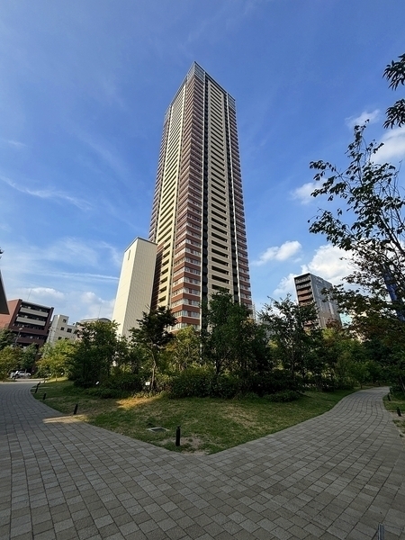 ローレルタワーサンクタス梅田の外観