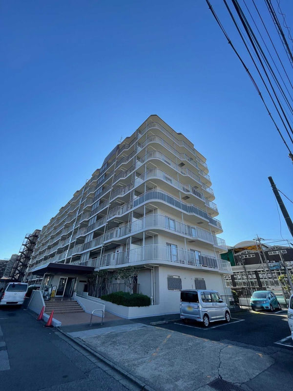 日商岩井草加マンションの外観