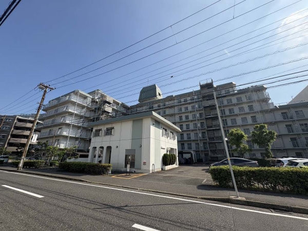 鶴見ハイライズの外観