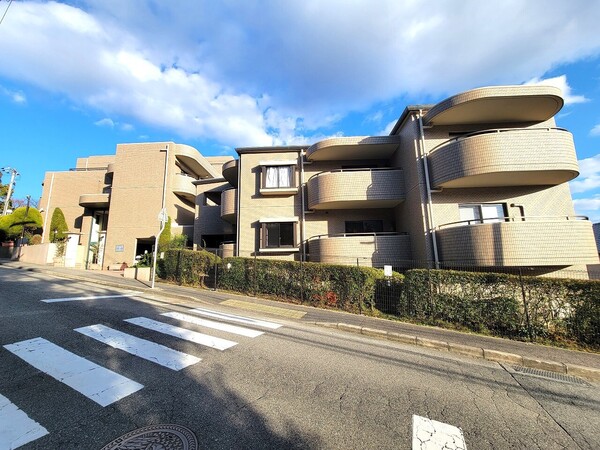 ステイツ逆瀬川・宝梅の外観