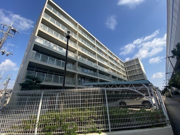 新甲子園マンションの外観