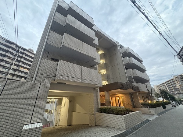 アジュール宝塚南口の外観