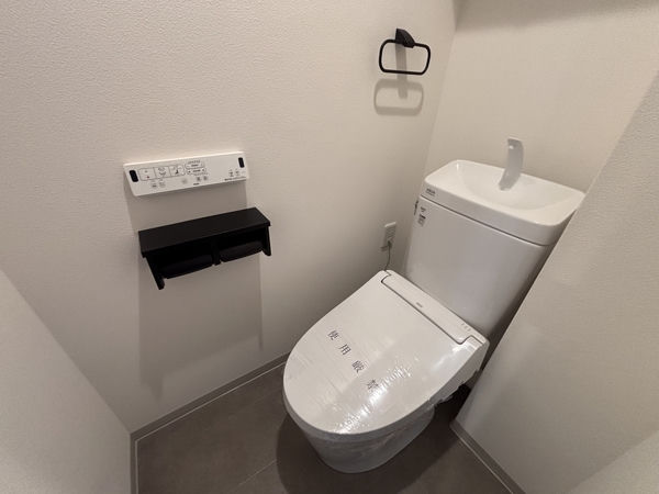 025