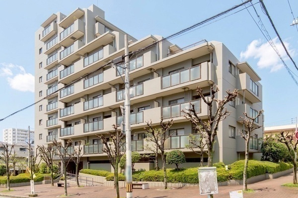 ファミール六甲の外観