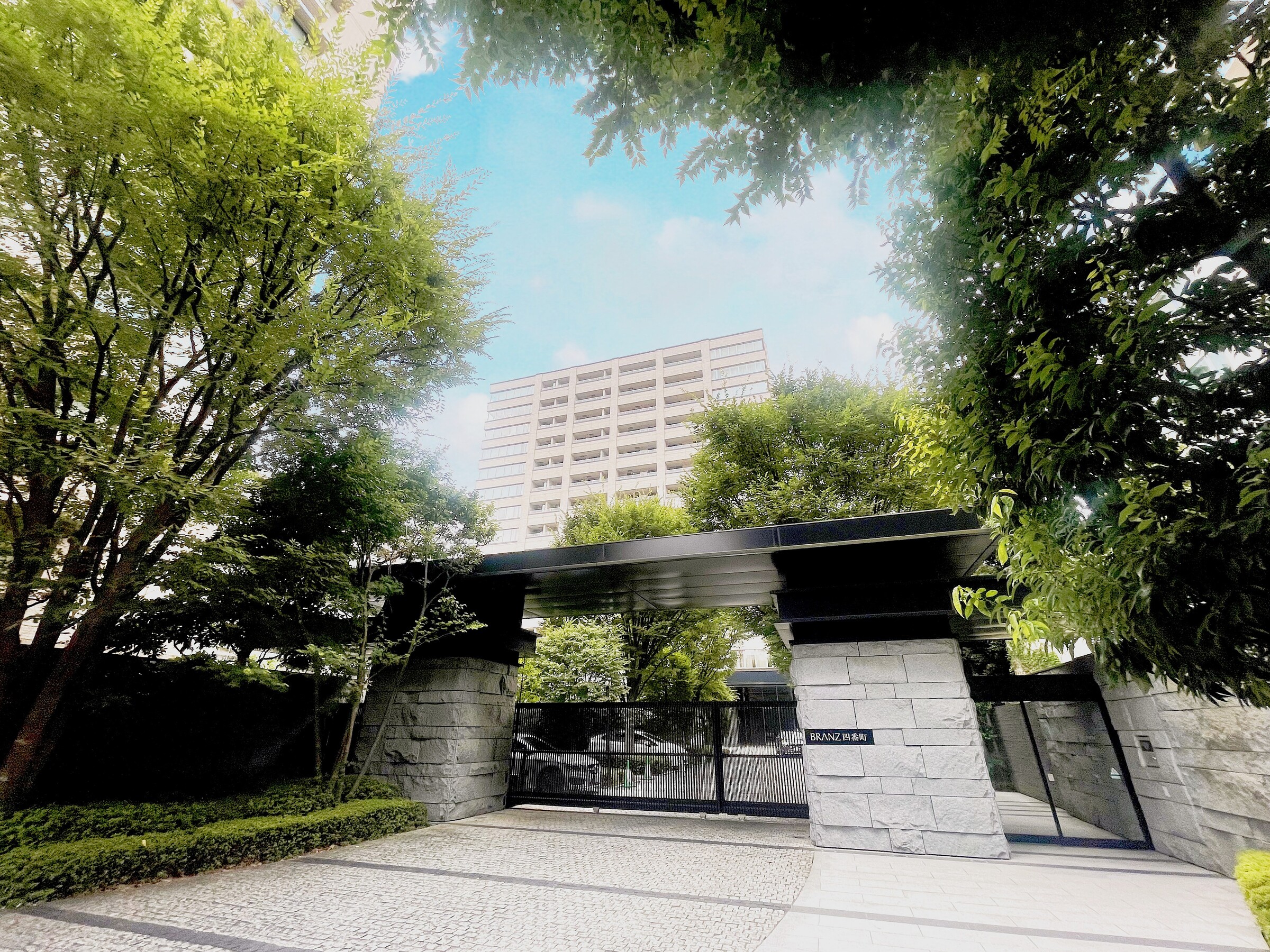 ブランズ四番町