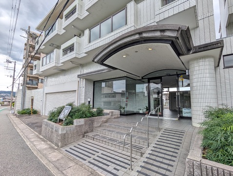 ロイヤルコート逆瀬川-h