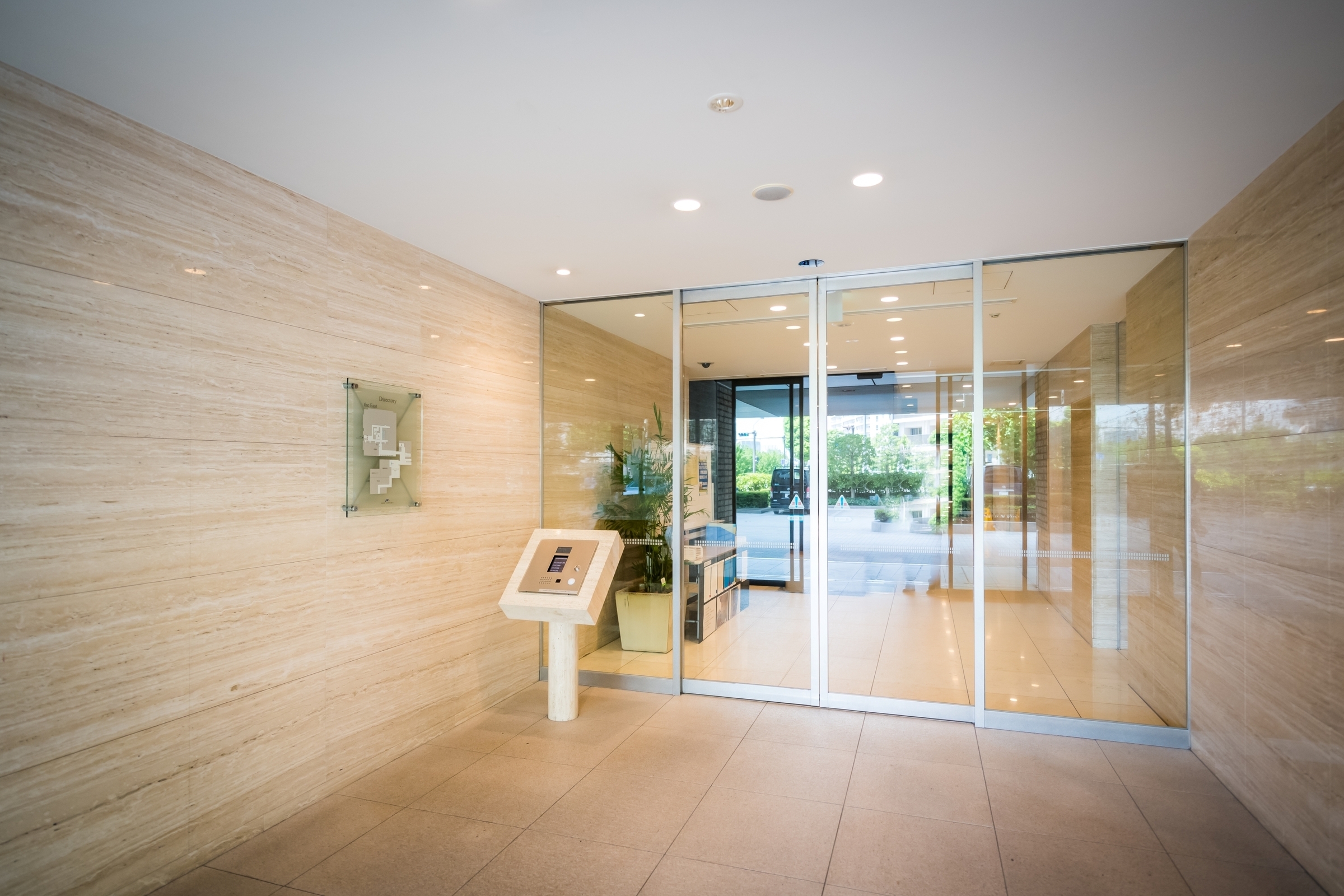 M.M.TOWERS　the　East-h