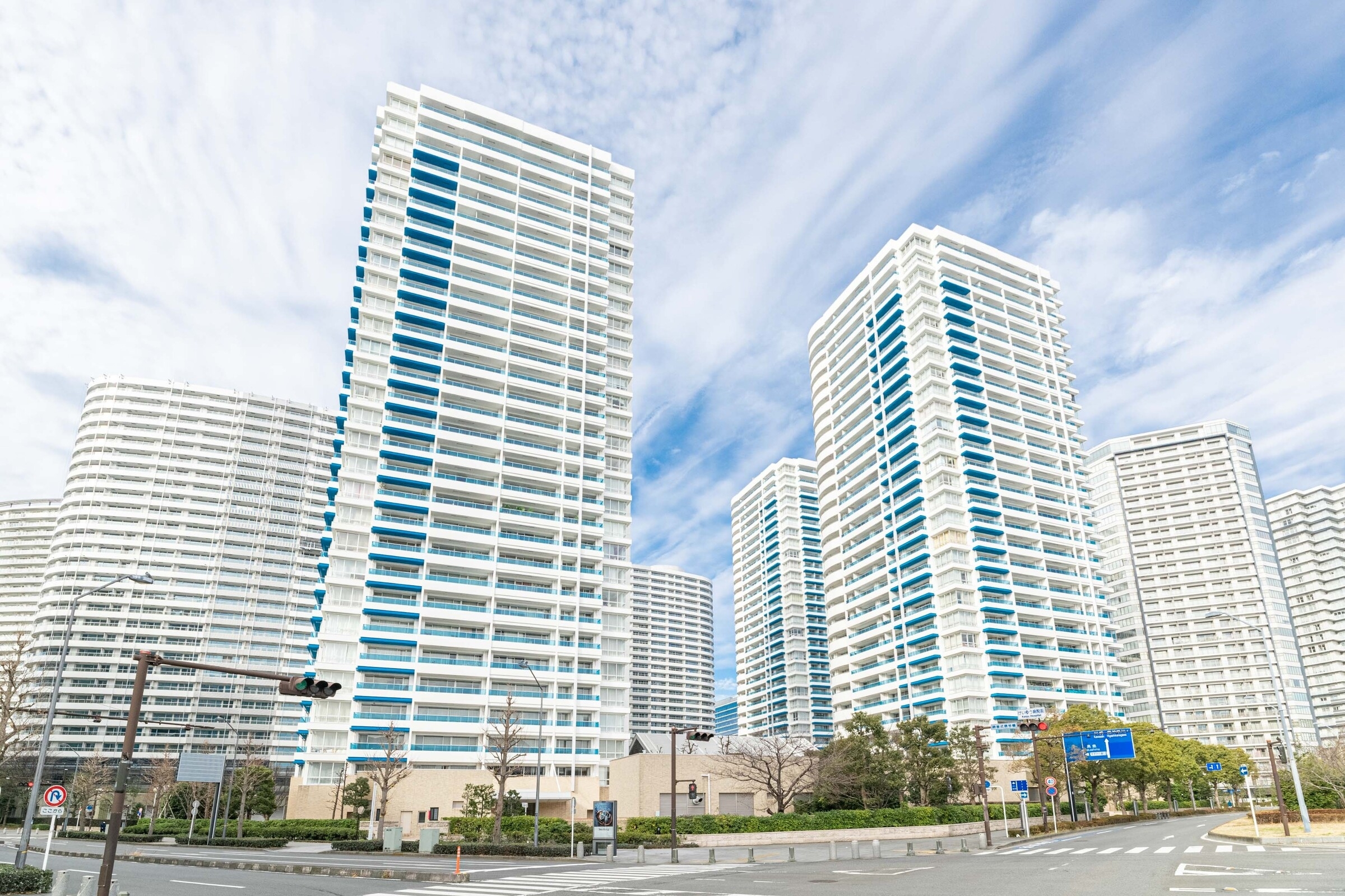 M.M.TOWERS　the　East-h