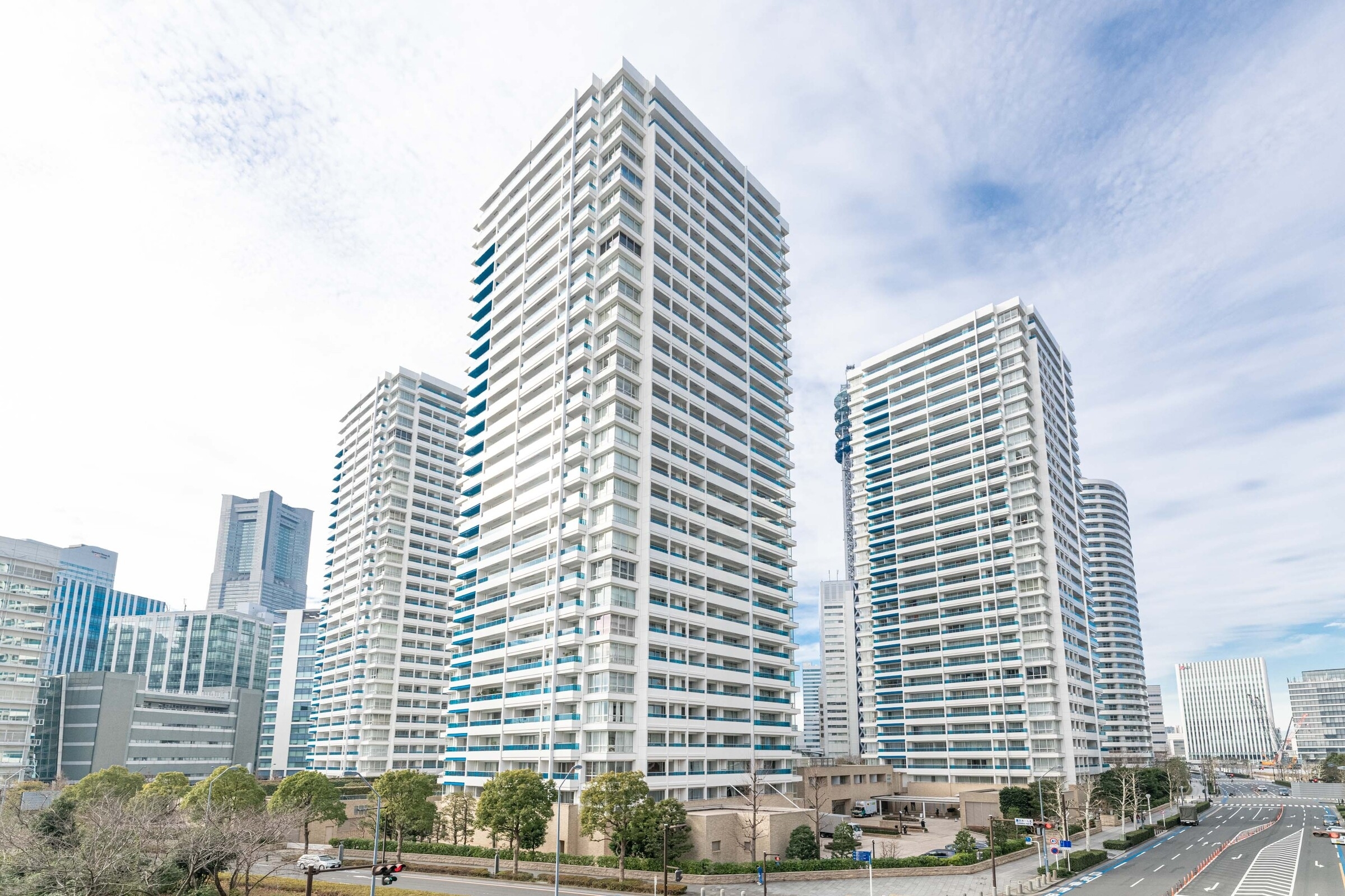 M.M.TOWERS　the　East-h