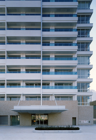 M.M.TOWERS　the　East-h