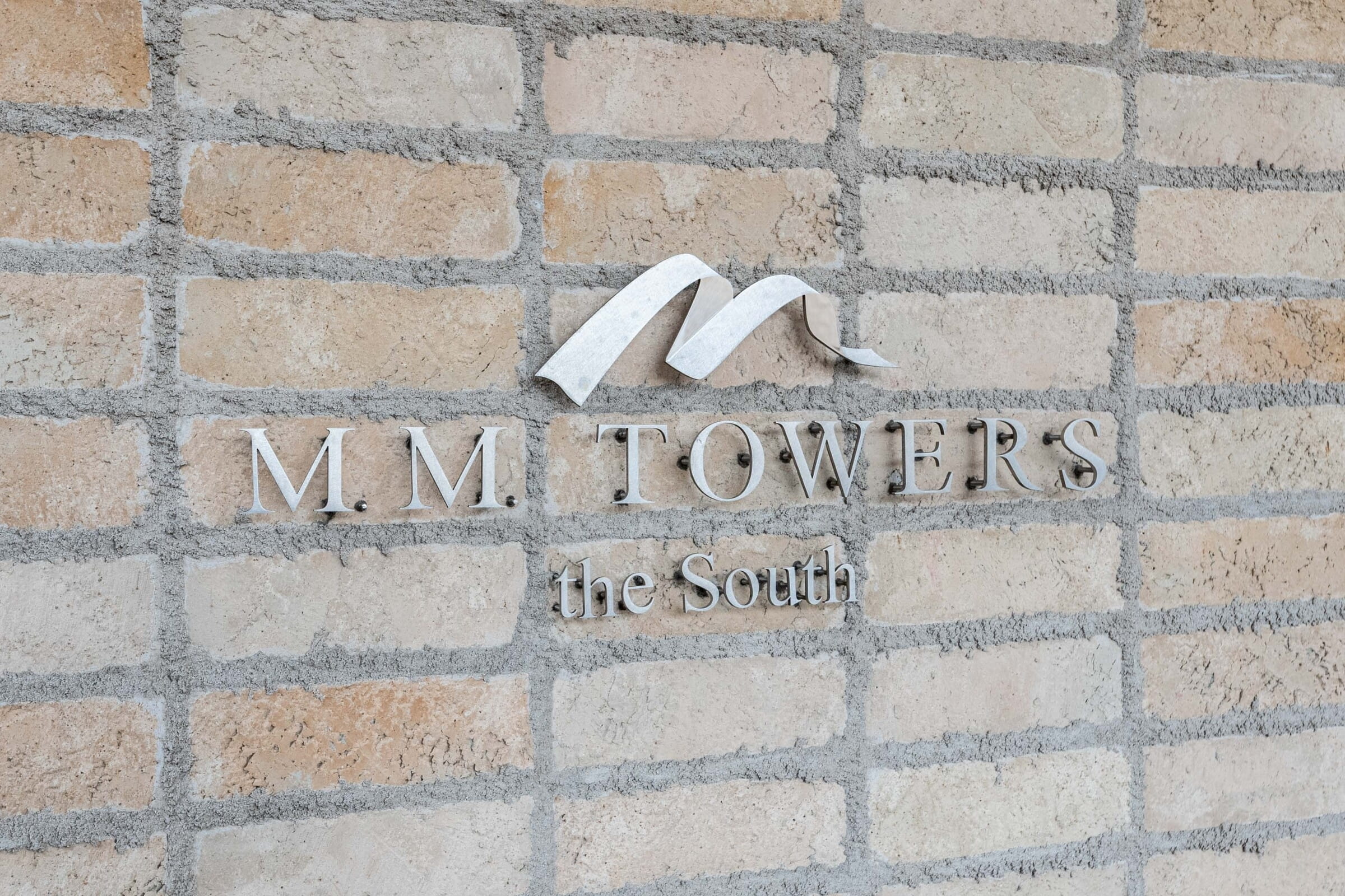 M.M.TOWERS　the　South-h