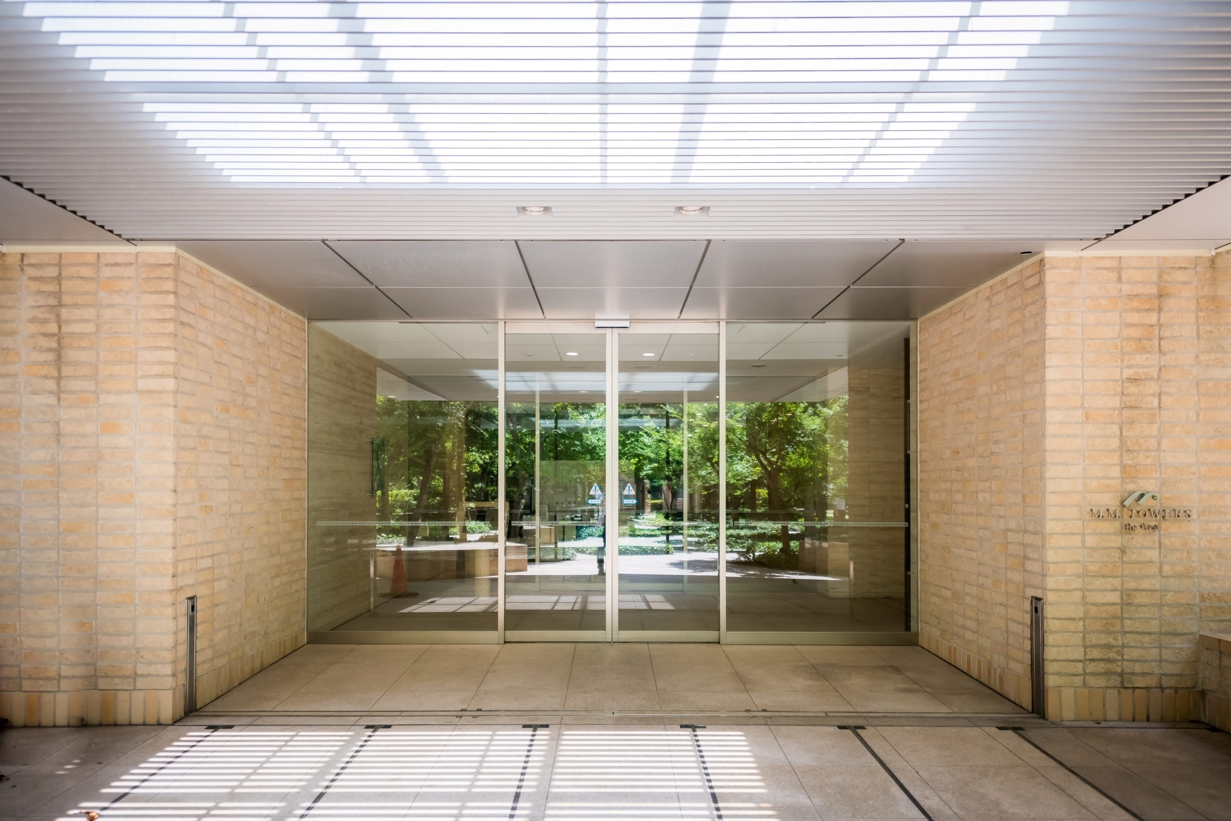 M.M.TOWERS　the　West-h