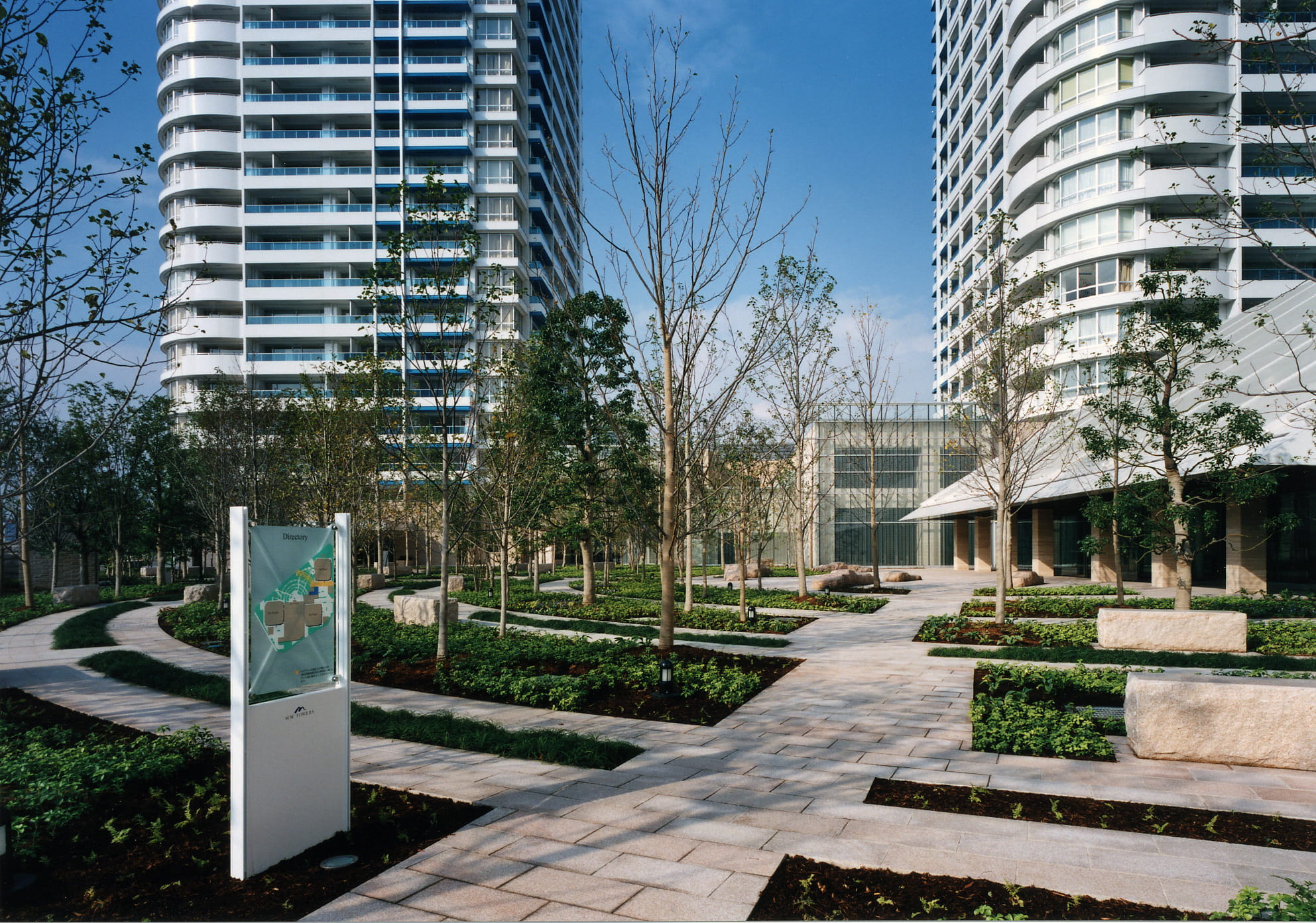 M.M.TOWERS　the　West-h