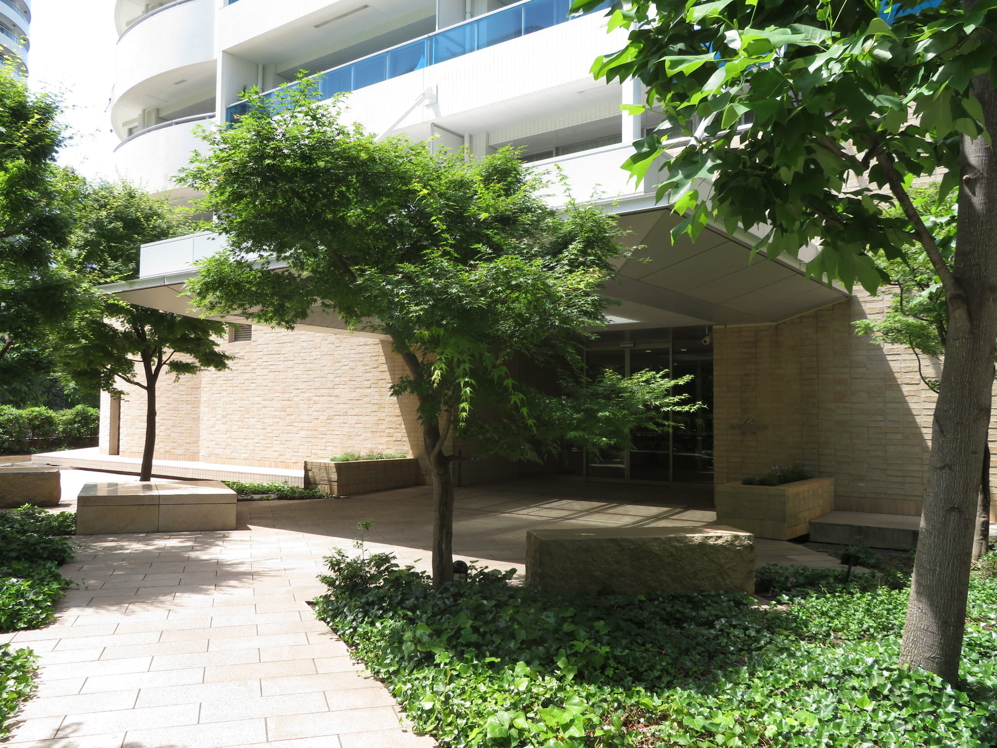 M.M.TOWERS　the　West-h