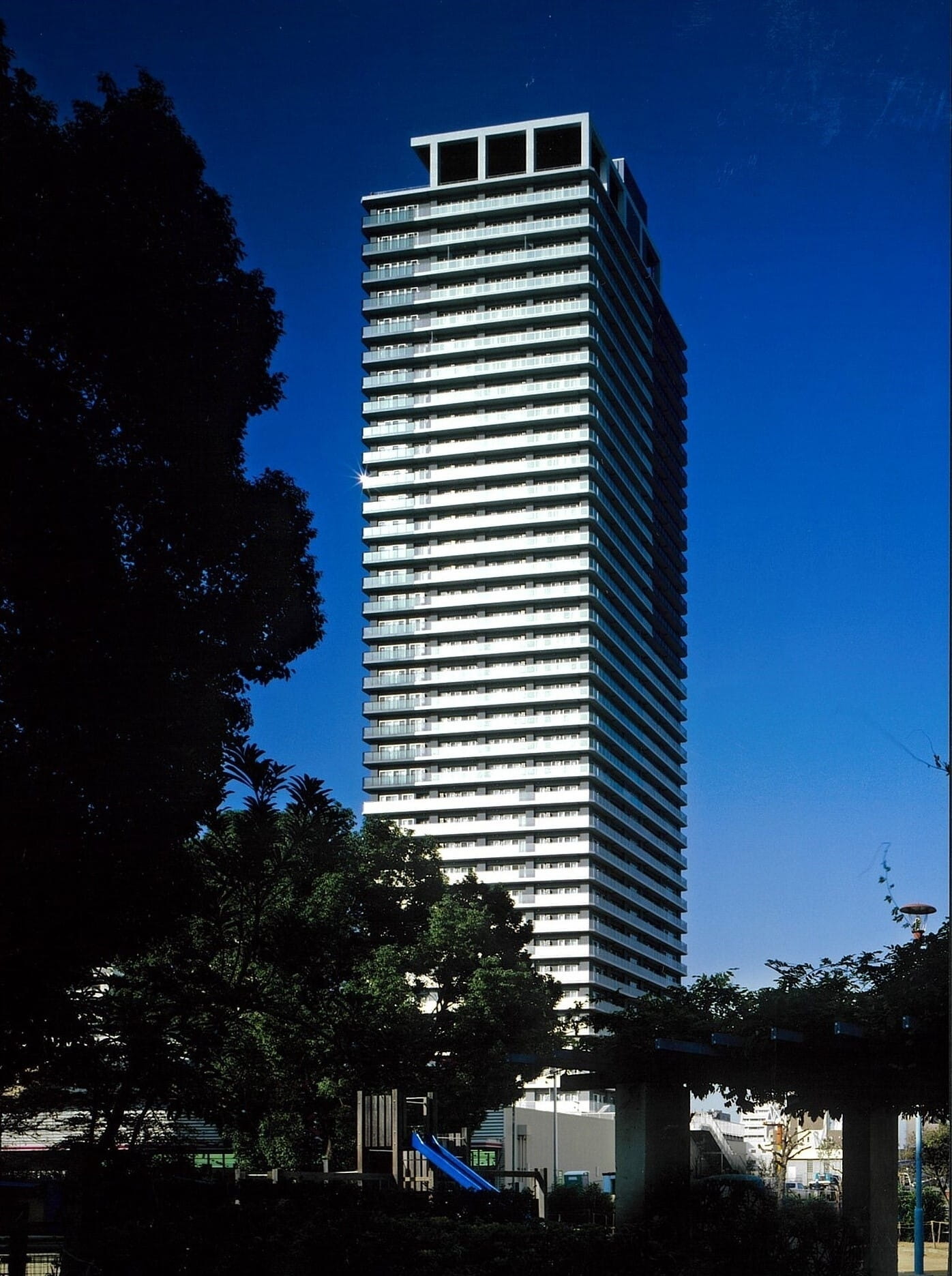 ルネッサなんばタワー-h