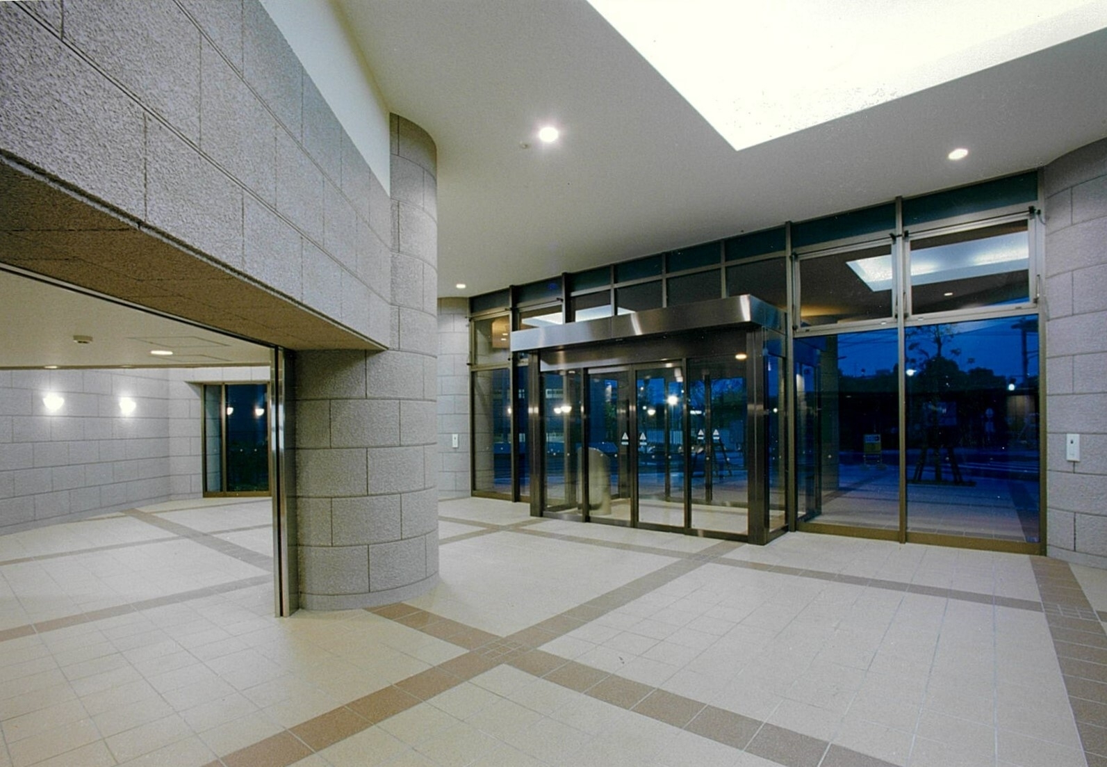 シップス本山-h