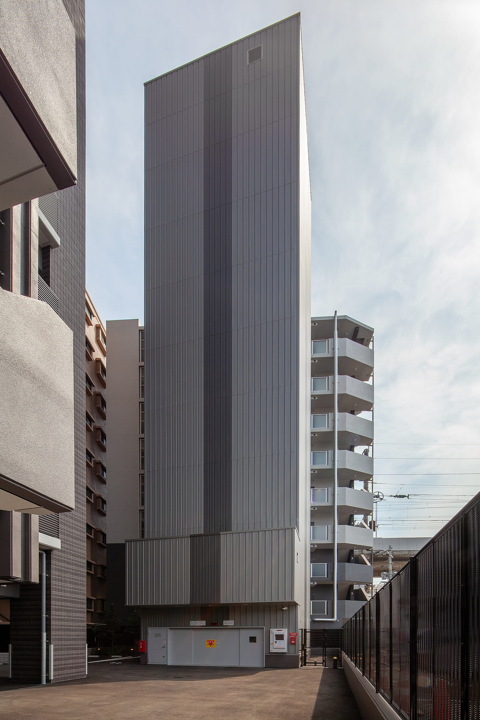 ザ・レジデンス二葉の里-h