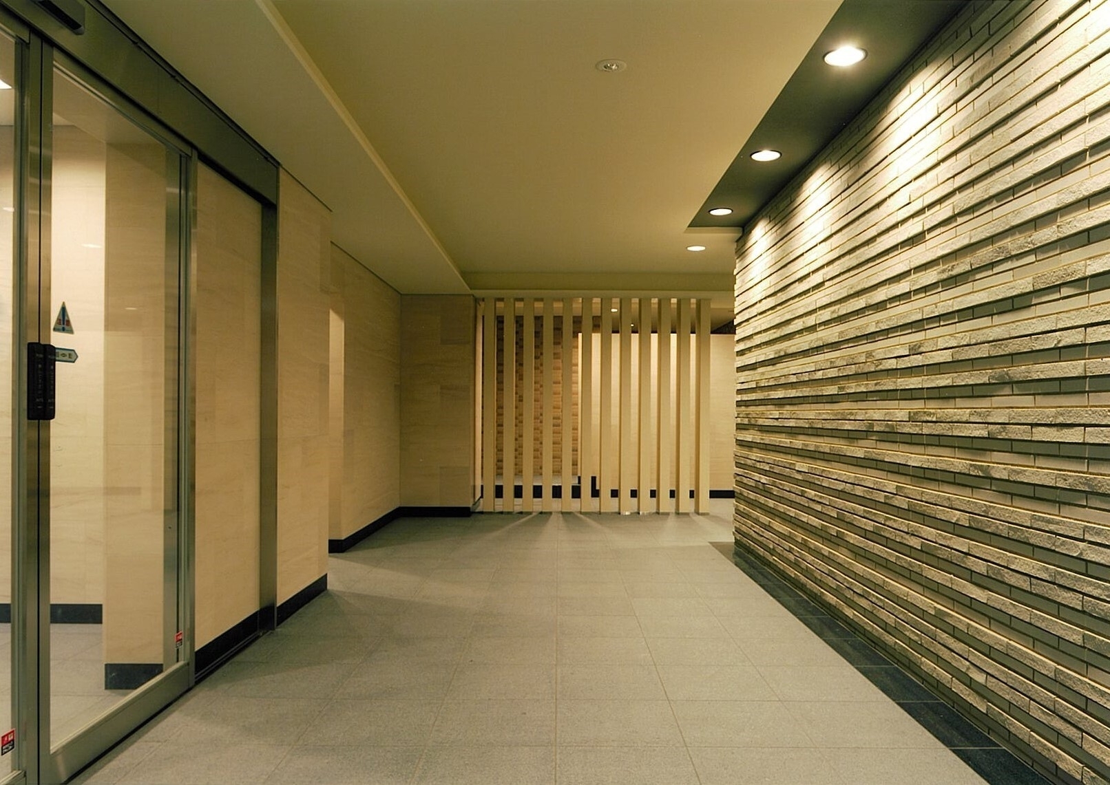 岡本ハウベス-h